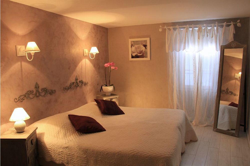 Le Crillon Hotell Murs  Eksteriør bilde