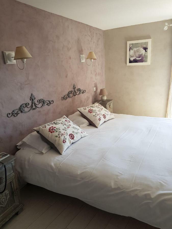 Le Crillon Hotell Murs  Eksteriør bilde