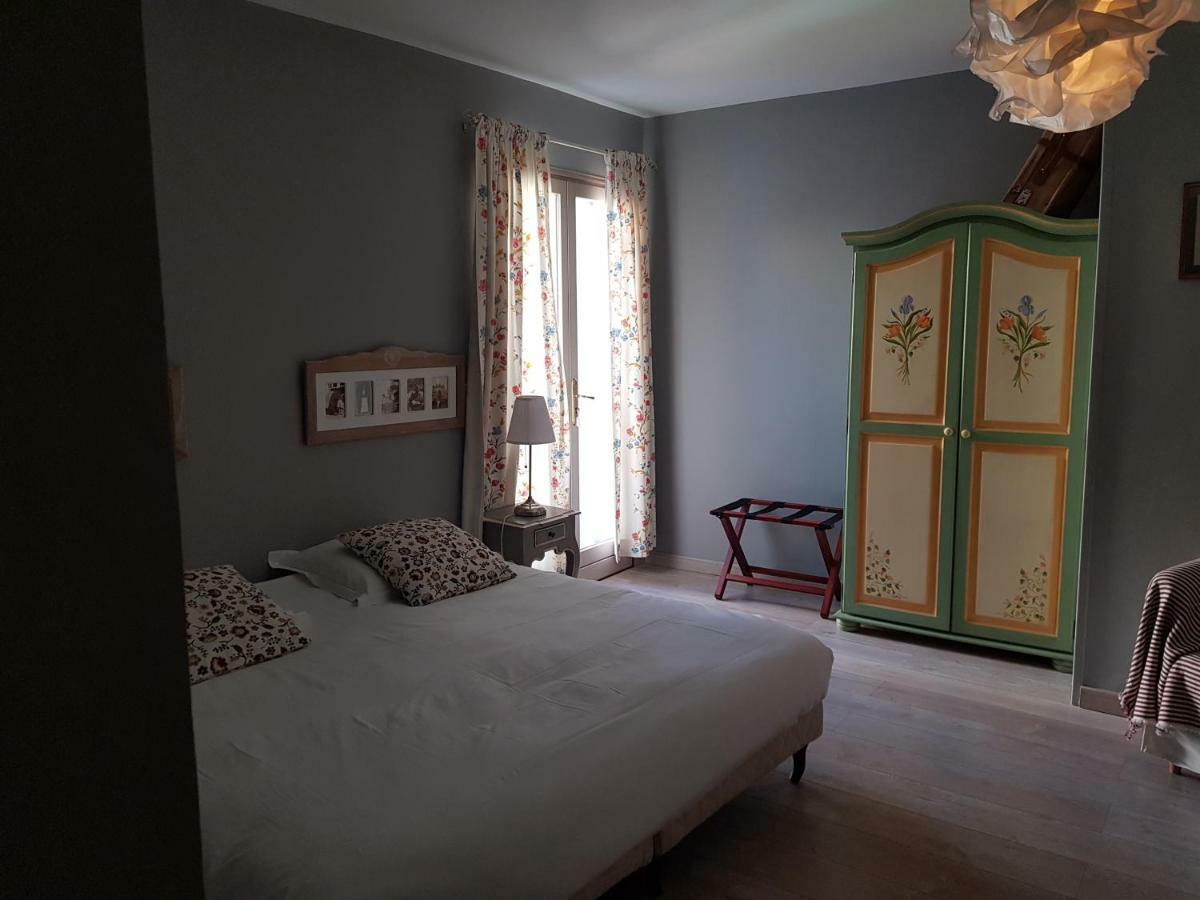 Le Crillon Hotell Murs  Eksteriør bilde